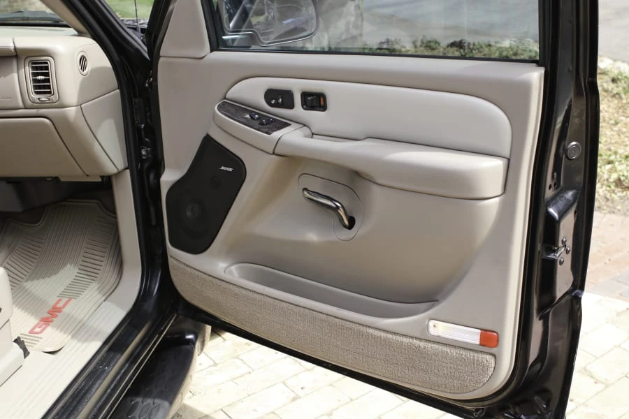 2004 GMC Yukon 2nd Gen - Image 15 of 30