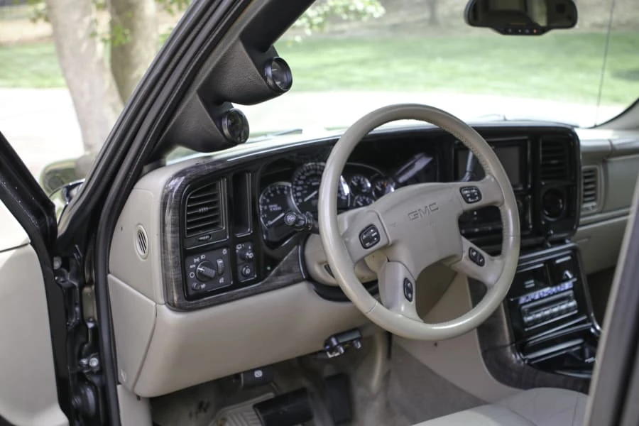 2004 GMC Yukon 2nd Gen - Image 3 of 30