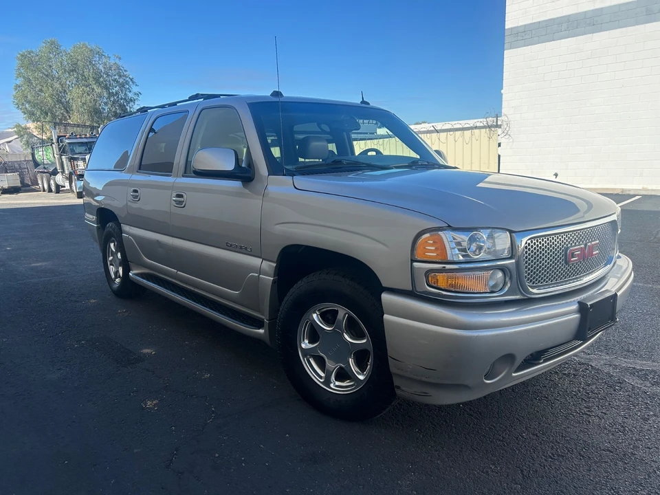 2004 GMC Yukon 2nd Gen - Image 2 of 21
