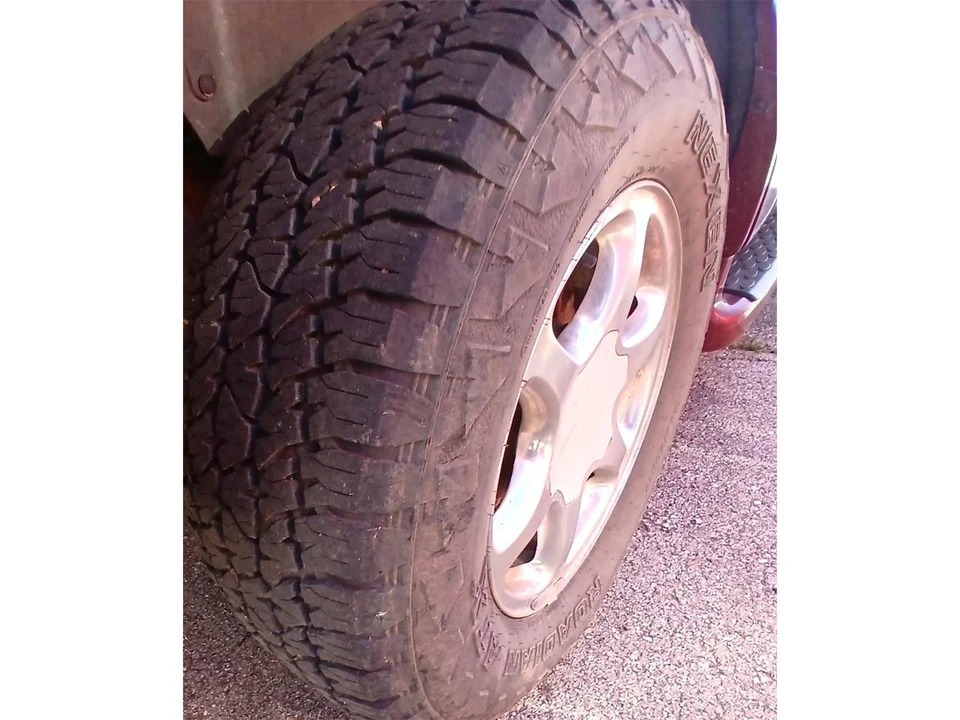 2004 GMC Yukon 2nd Gen - Image 15 of 29