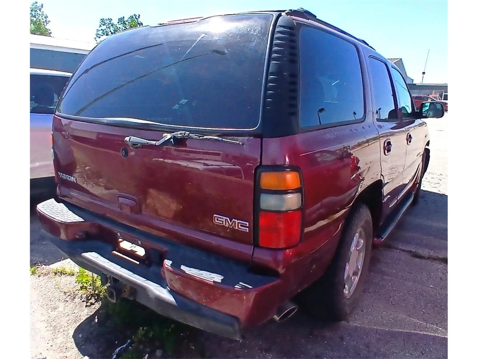 2004 GMC Yukon 2nd Gen - Image 4 of 29