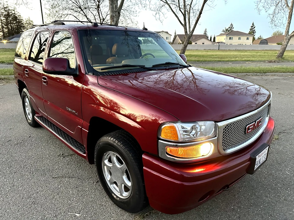 2004 GMC Yukon 2nd Gen - Image 2 of 31