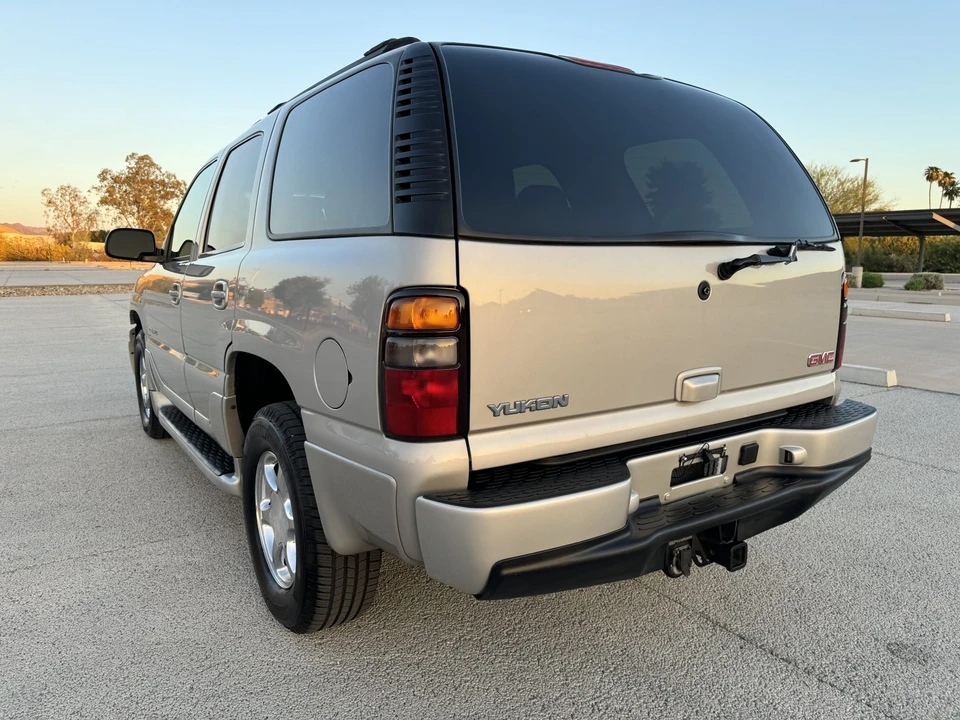2004 GMC Yukon 2nd Gen - Image 19 of 31