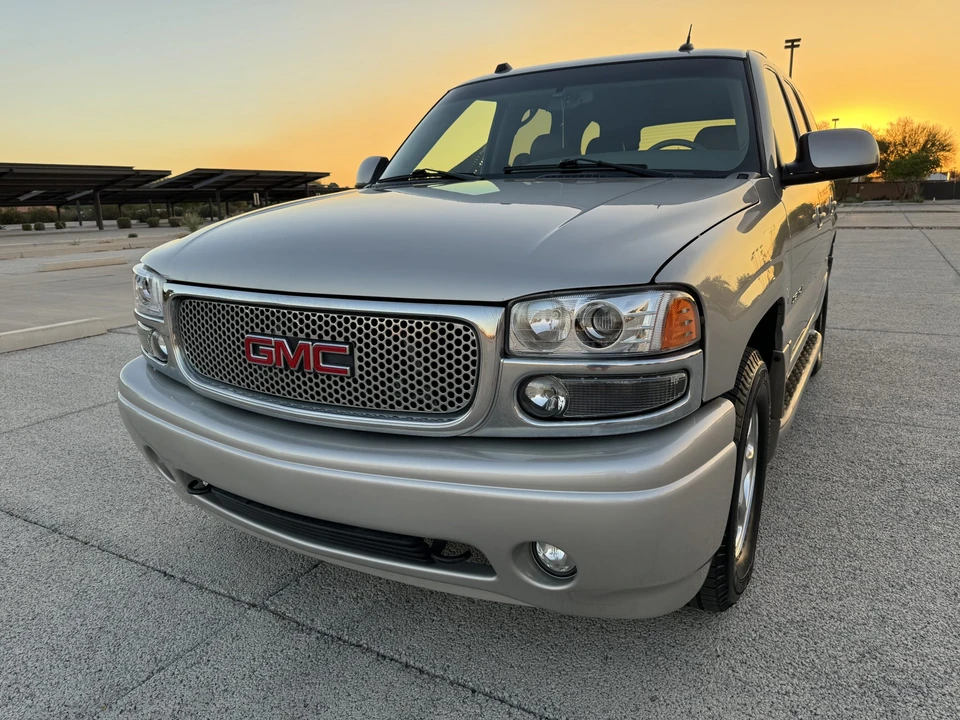 2004 GMC Yukon 2nd Gen - Image 2 of 31