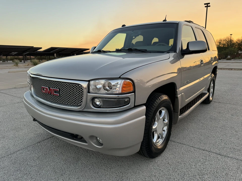 2004 GMC Yukon 2nd Gen - Image 5 of 31