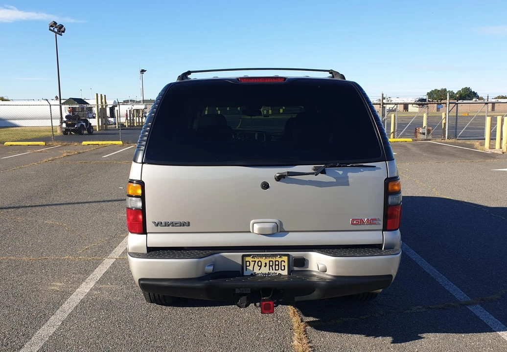 2004 GMC Yukon 2nd Gen - Image 11 of 31