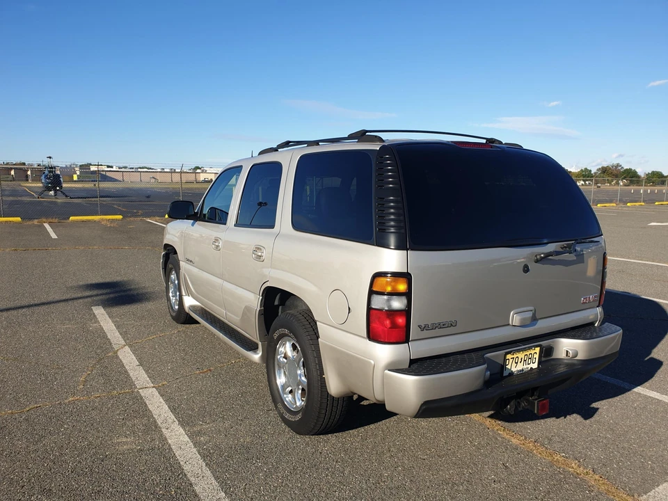 2004 GMC Yukon 2nd Gen - Image 9 of 31