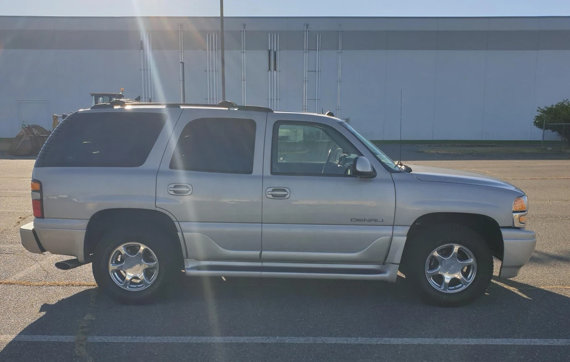 2004 GMC Yukon 2nd Gen - Image 15 of 31