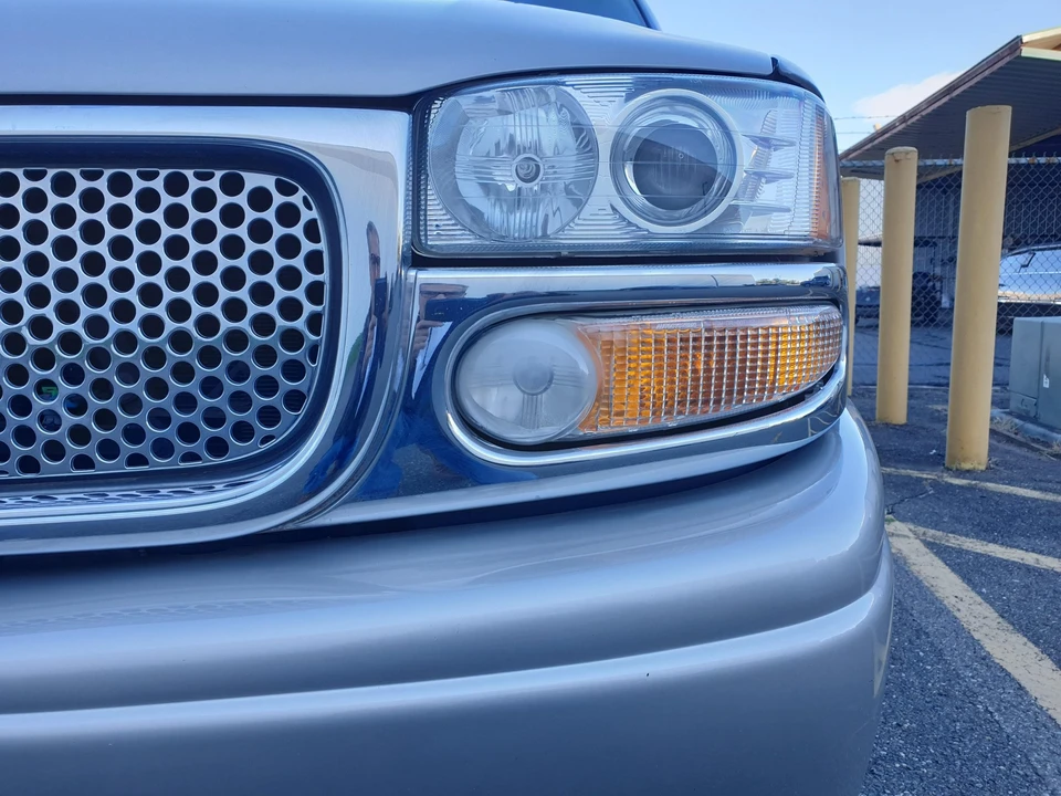 2004 GMC Yukon 2nd Gen - Image 19 of 31