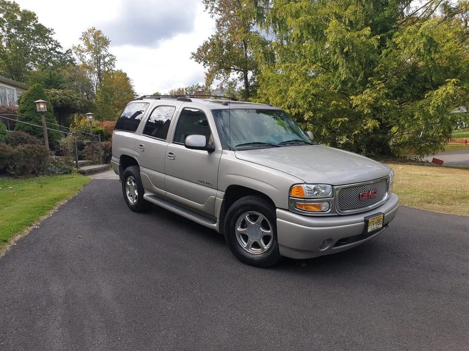 2004 GMC Yukon 2nd Gen - Image 2 of 31