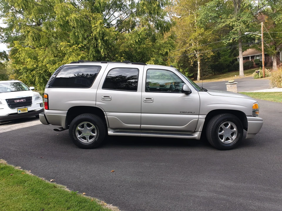 2004 GMC Yukon 2nd Gen - Image 6 of 31