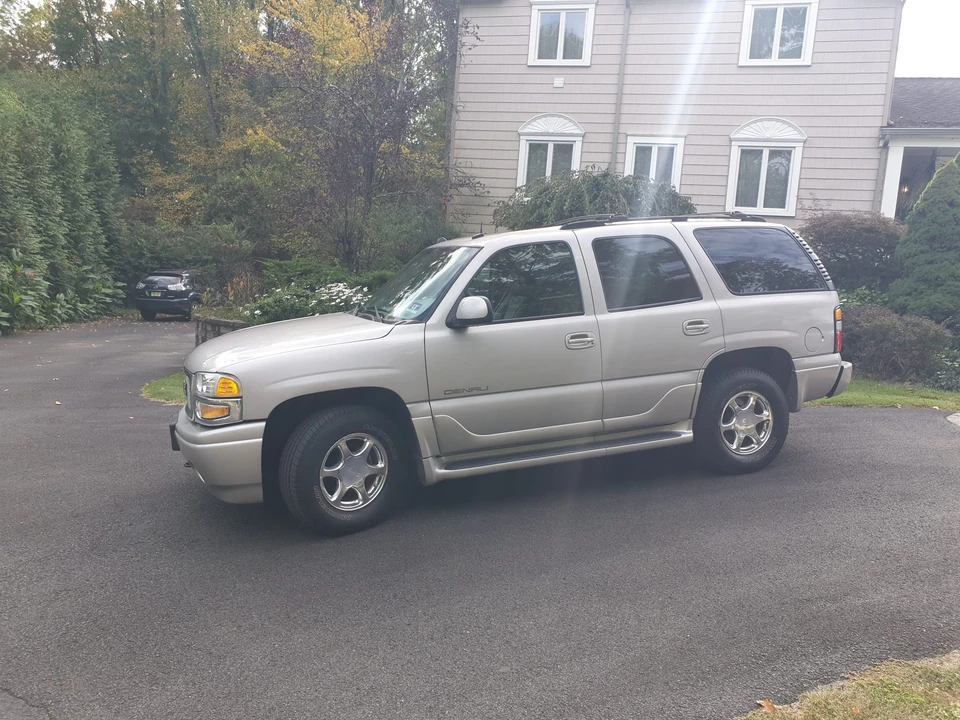 2004 GMC Yukon 2nd Gen - Image 3 of 31