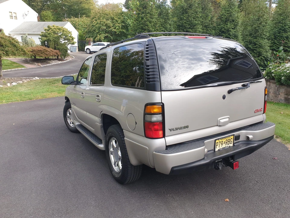 2004 GMC Yukon 2nd Gen - Image 4 of 31