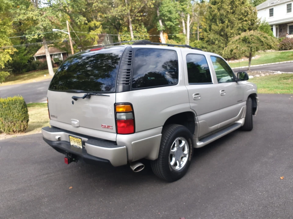 2004 GMC Yukon 2nd Gen - Image 5 of 31