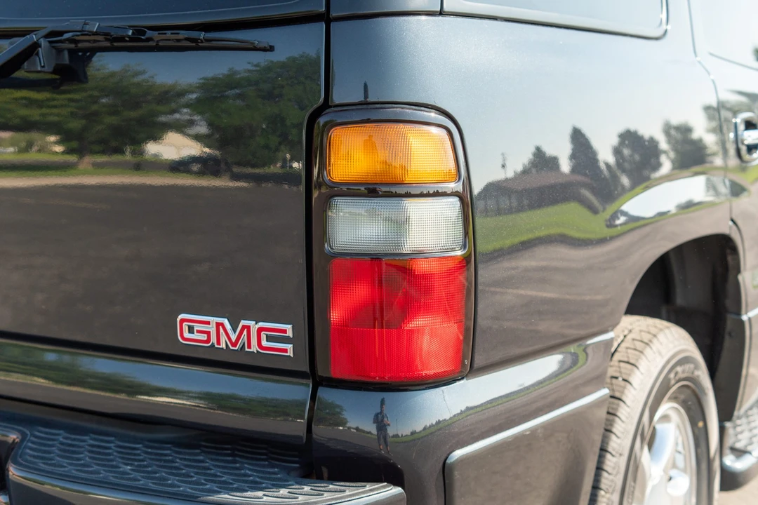 2004 GMC Yukon 2nd Gen - Image 15 of 31