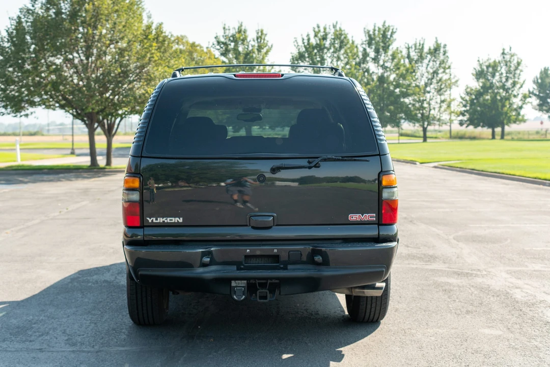 2004 GMC Yukon 2nd Gen - Image 4 of 31