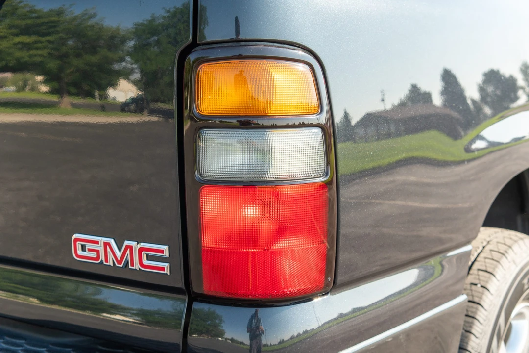 2004 GMC Yukon 2nd Gen - Image 17 of 31