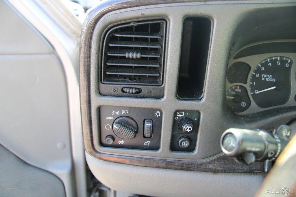 2004 GMC Yukon 2nd Gen - Image 19 of 21
