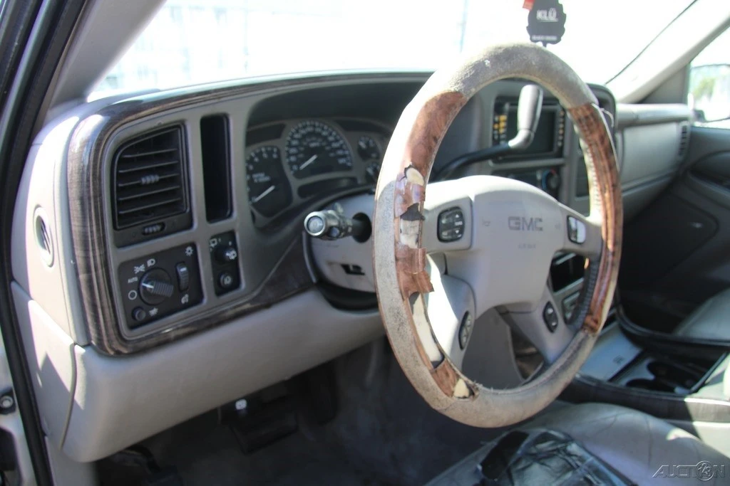 2004 GMC Yukon 2nd Gen - Image 18 of 21