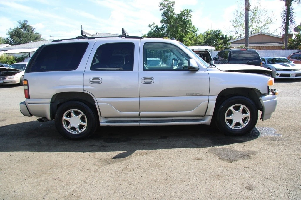 2004 GMC Yukon 2nd Gen - Image 10 of 21