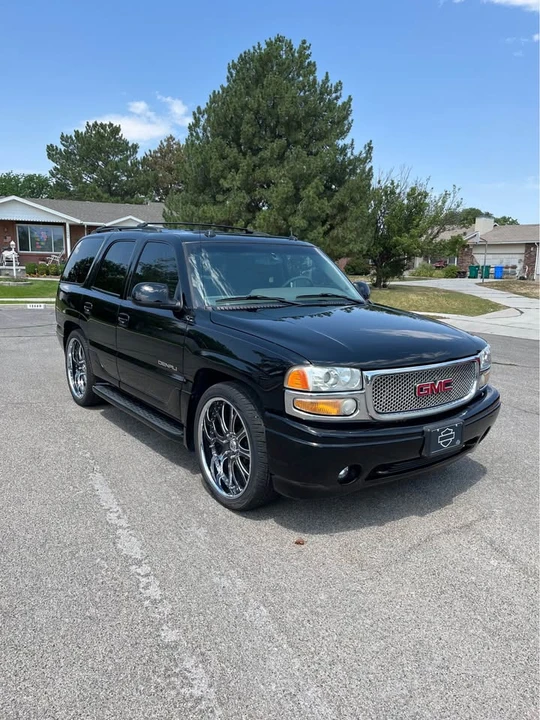 2004 GMC Yukon 2nd Gen - Image 2 of 13