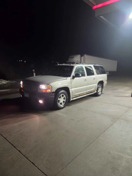 2004 GMC Yukon 2nd Gen - Image 2 of 10