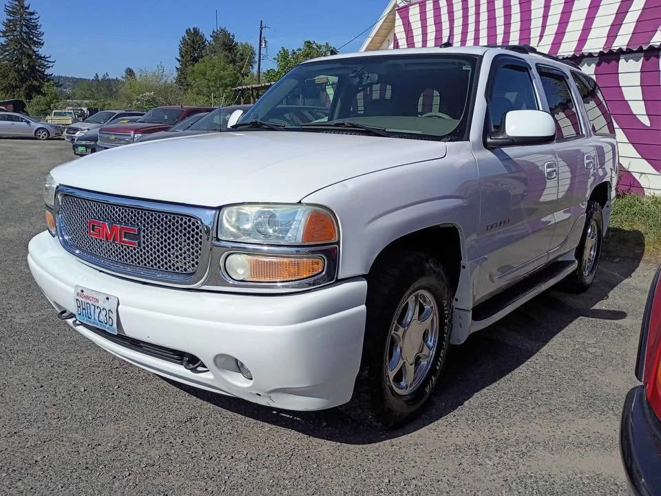 2004 GMC Yukon 2nd Gen - Image 2 of 11