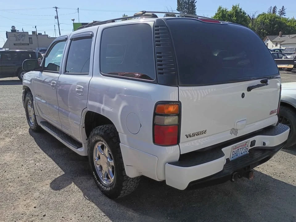 2004 GMC Yukon 2nd Gen - Image 3 of 11