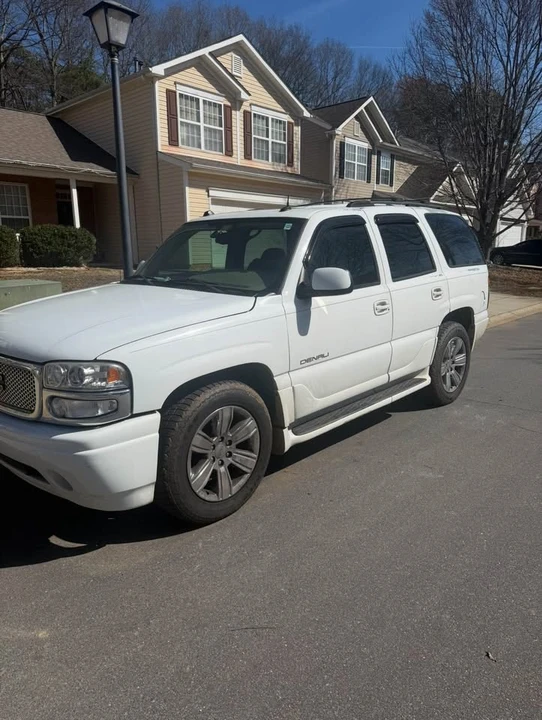2004 GMC Yukon 2nd Gen - Image 2 of 20