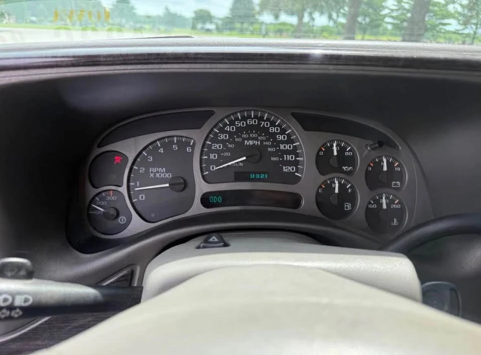 2004 GMC Yukon 2nd Gen - Image 5 of 18