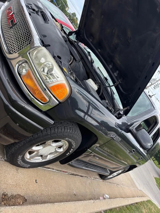 2004 GMC Yukon 2nd Gen - Image 16 of 18