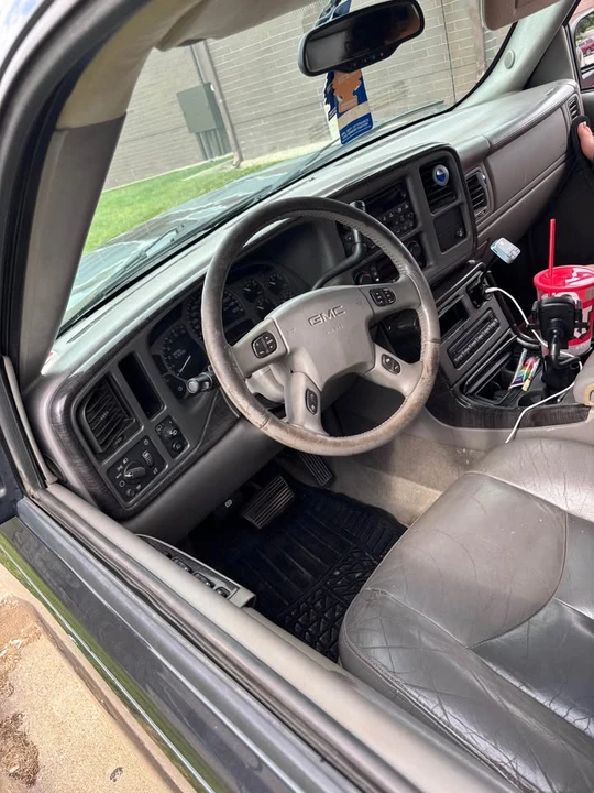 2004 GMC Yukon 2nd Gen - Image 11 of 18