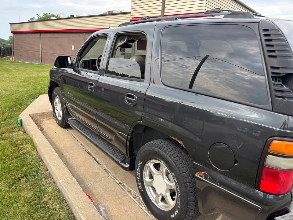 2004 GMC Yukon 2nd Gen - Image 15 of 18