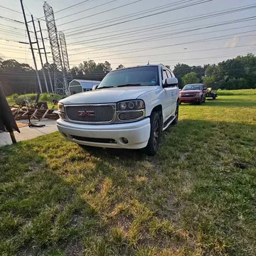 2004 GMC Yukon Denali Sport Utility 4D