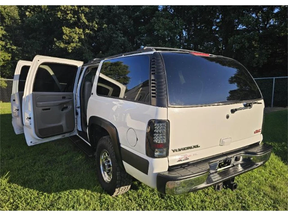 2004 GMC Yukon 2nd Gen - Image 5 of 21