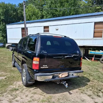 2004 GMC Yukon SLE Sport Utility 4D