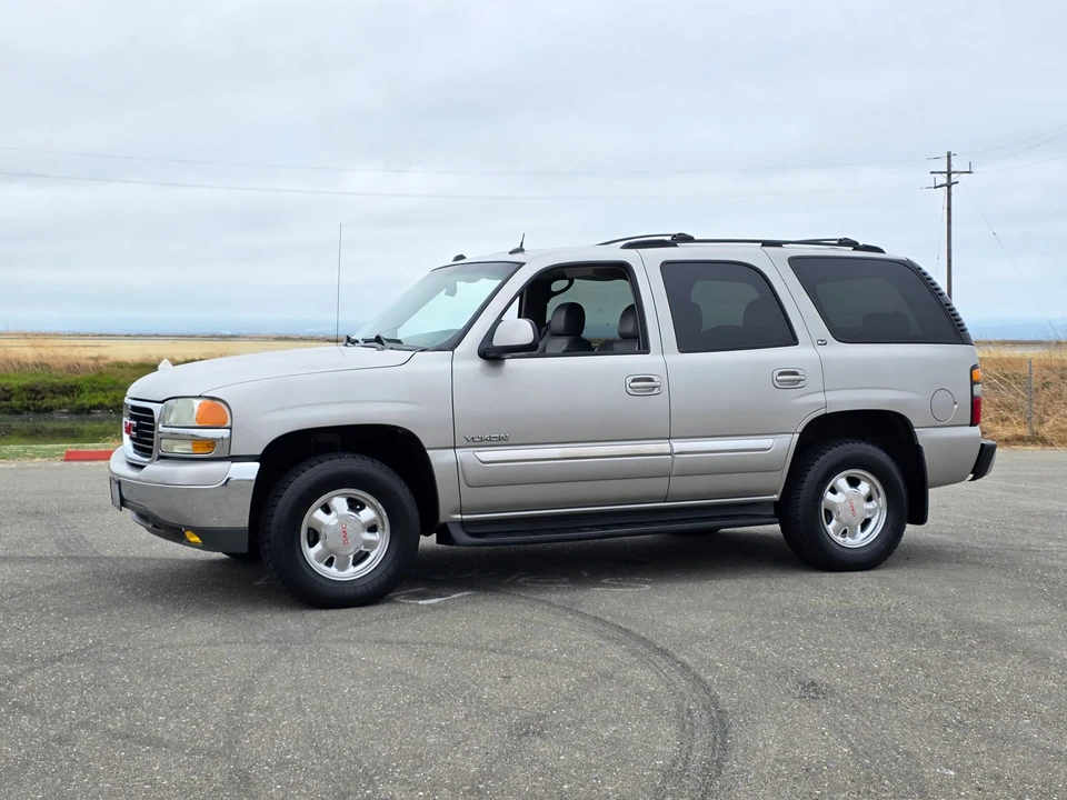 2004 GMC Yukon 2nd Gen - Image 2 of 31