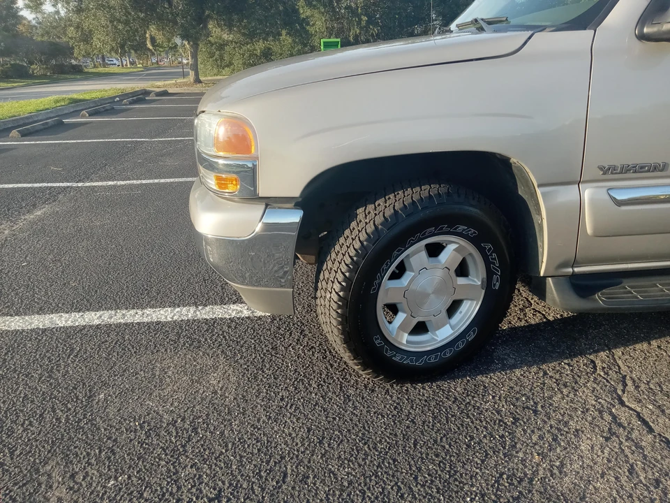 2004 GMC Yukon 2nd Gen - Image 16 of 31