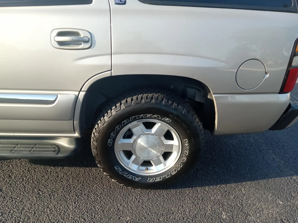 2004 GMC Yukon 2nd Gen - Image 19 of 31