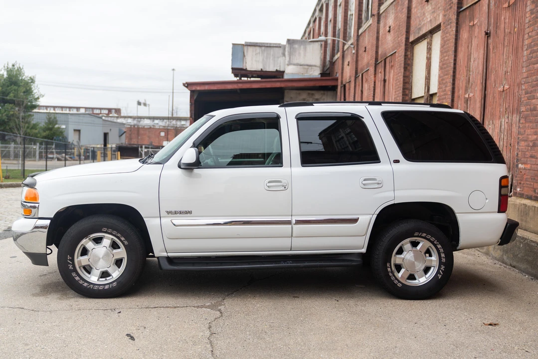 2004 GMC Yukon 2nd Gen - Image 9 of 31