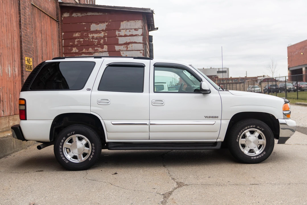 2004 GMC Yukon 2nd Gen - Image 3 of 31