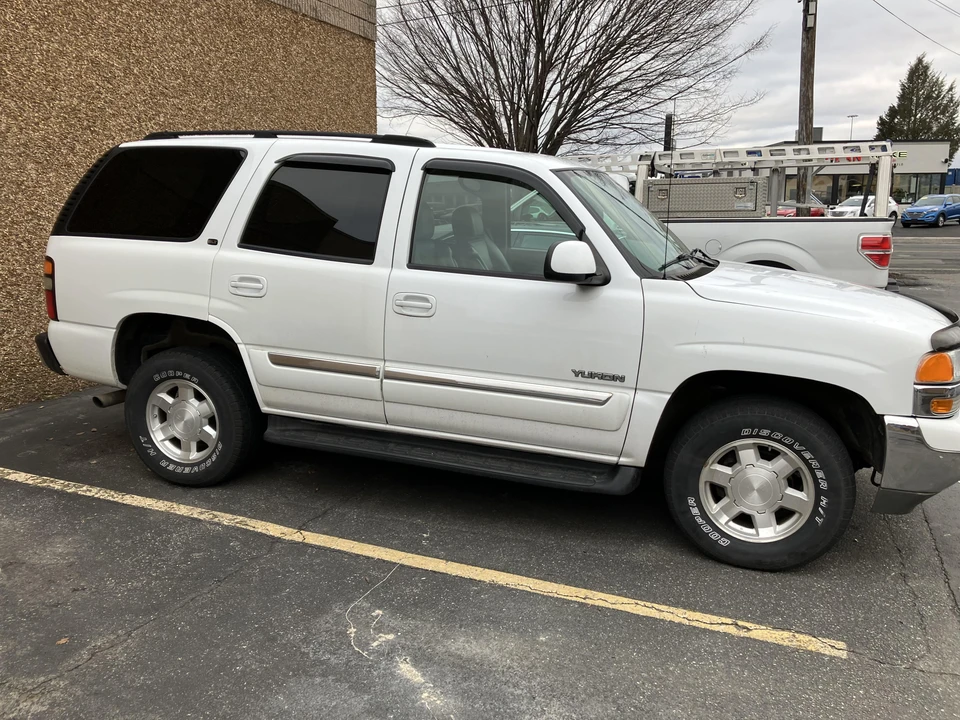 2004 GMC Yukon 2nd Gen - Image 11 of 31