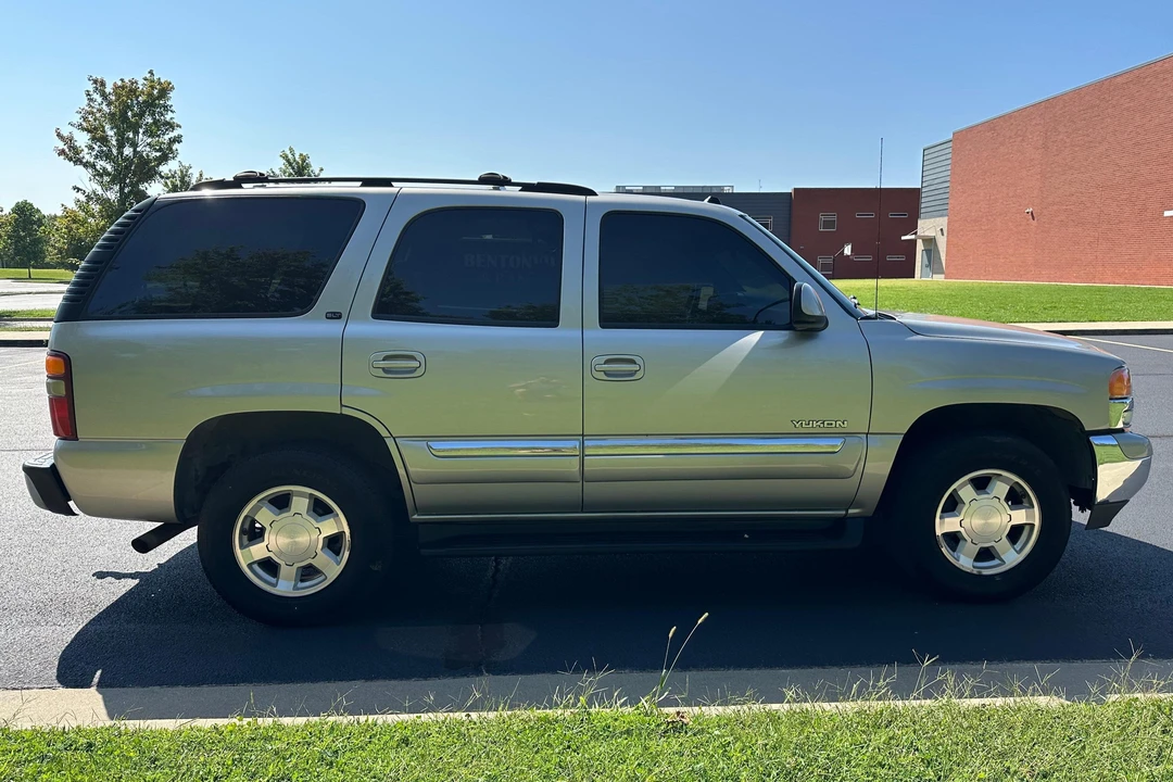 2004 GMC Yukon 2nd Gen - Image 3 of 31