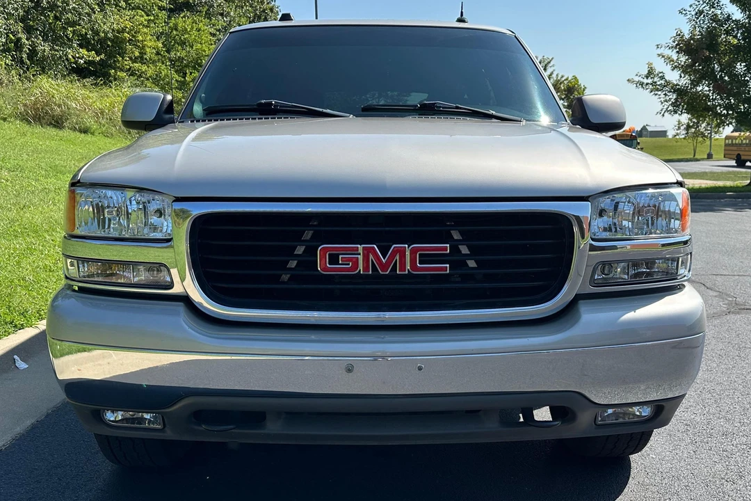 2004 GMC Yukon 2nd Gen - Image 2 of 31