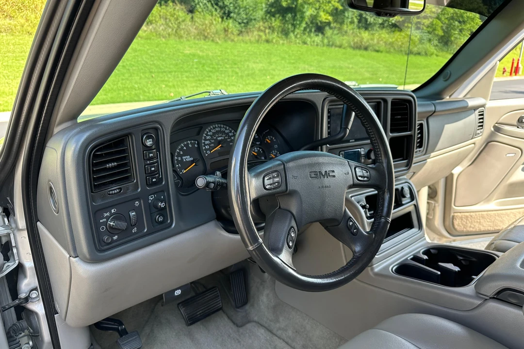 2004 GMC Yukon 2nd Gen - Image 29 of 31