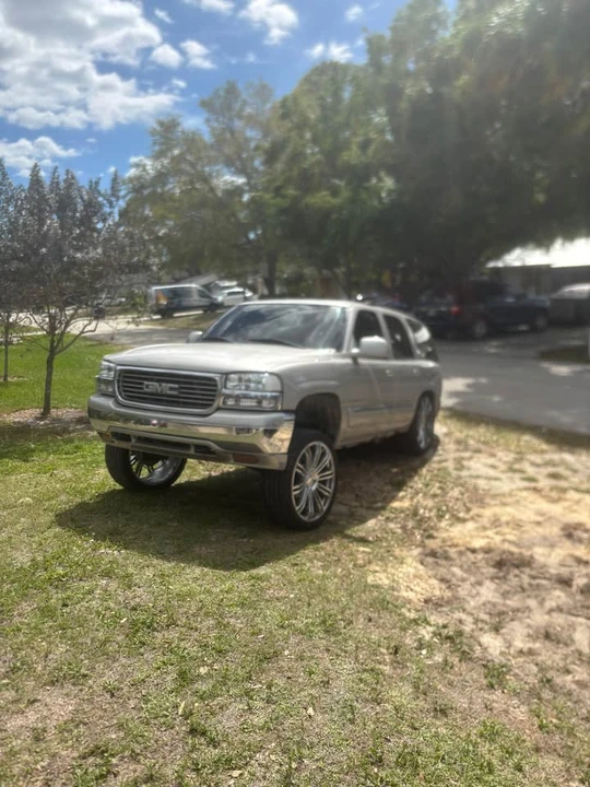 2004 GMC Yukon 2nd Gen - Image 3 of 6