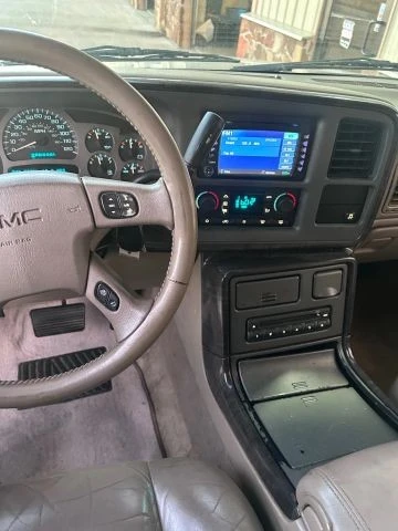 2004 GMC Yukon 2nd Gen - Image 10 of 21