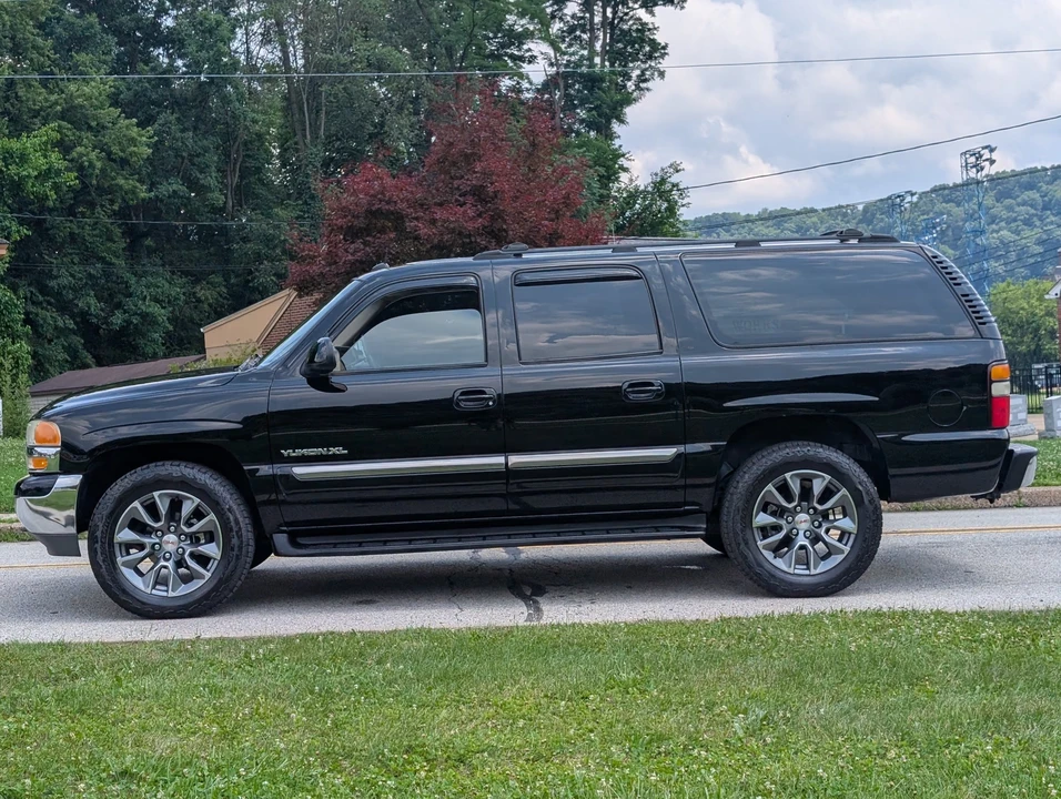 2004 GMC Yukon 2nd Gen - Image 4 of 13