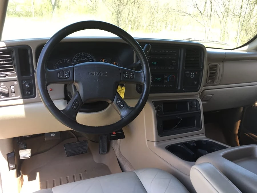 2004 GMC Yukon 2nd Gen - Image 4 of 8