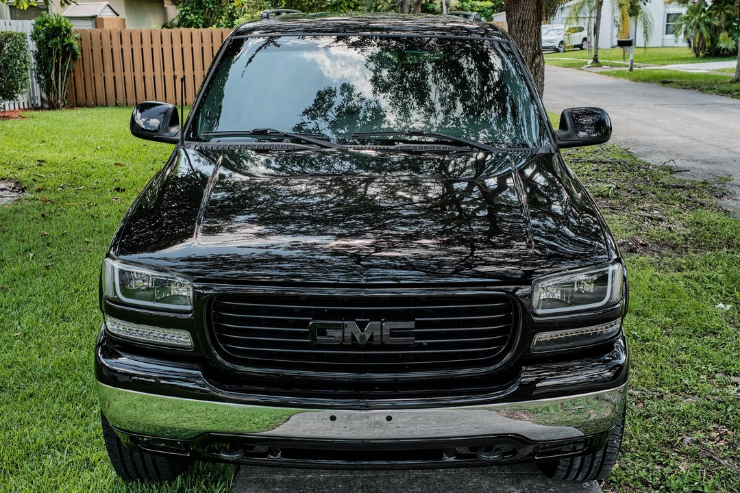 2004 GMC Yukon 2nd Gen - Image 2 of 31